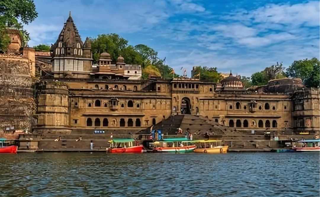 Indore to Maheshwar taxi route