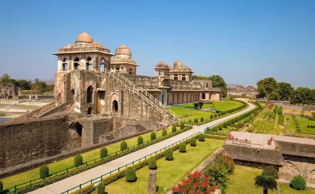Indore to Mandu taxi route
